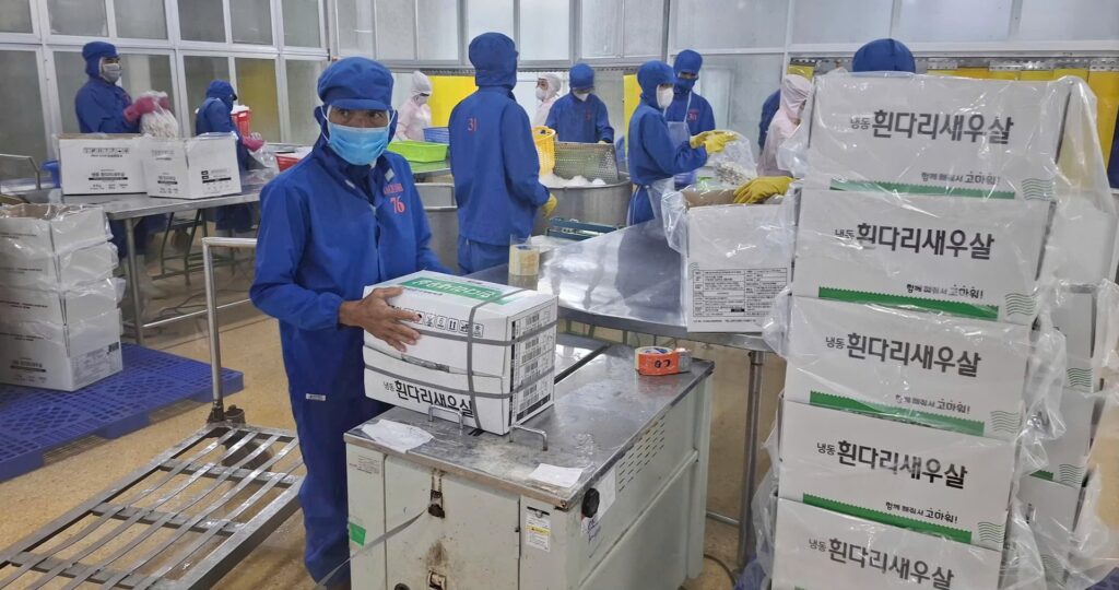 Xưởng đóng gói thủy sản đông lạnh công ty bạch linh chuẩn vệ sinh.